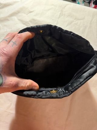 Pochette nera con perline