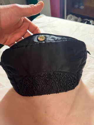 Pochette nera con perline