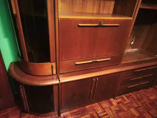 Se regala mueble de salón madera y cristal