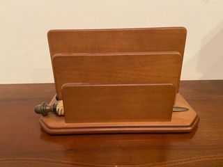 Lupa y abrecartas de madera y latón