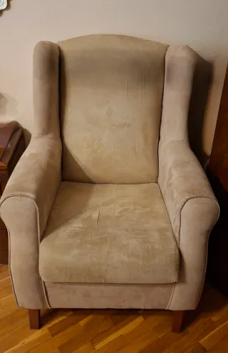 Sillón clásico beige de tela