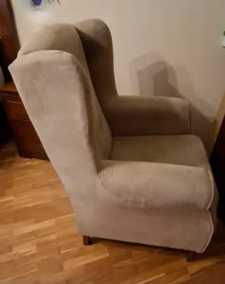 Sillón clásico beige de tela