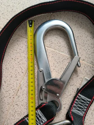 Mosquetón de Aluminio con Correa