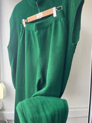 Conjunto lana verde cuello alto talla M