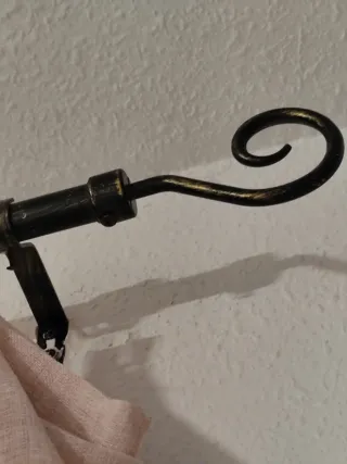 Barra y cortina para ventanal de 1,50 metros