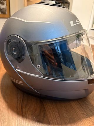 Casco de moto LS2 gris