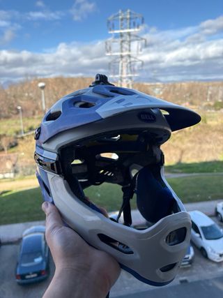Casco Enduro Bell con Mentonera Desmontable