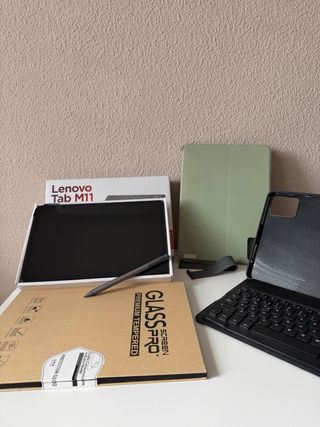 Lenovo Tab M11 con funda y protector