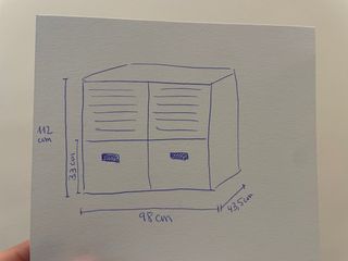 Cómoda de madera con persianas y cajones