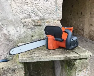 Motosierra Eléctrica Naranja marca ECHO