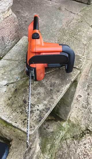 Motosierra Eléctrica Naranja marca ECHO