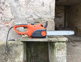 Motosierra Eléctrica Naranja marca ECHO