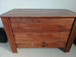 Baúl de madera.
