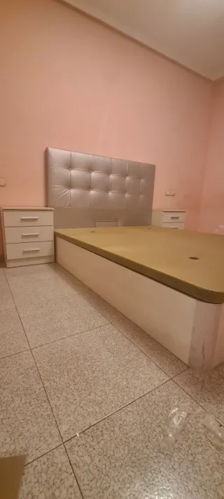 Canapé de madera y tela