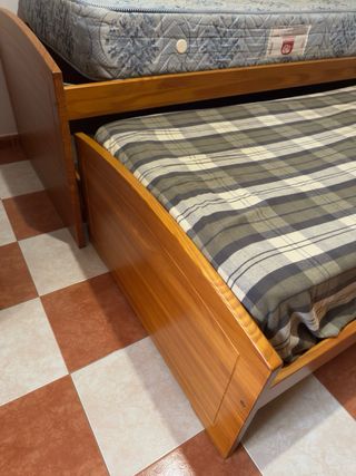 Cama nido madera + mesita noche