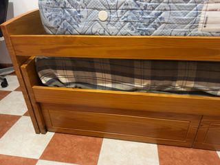 Cama nido madera + mesita noche