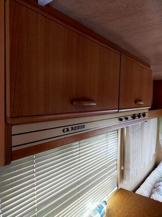 Caravana Adrià 750