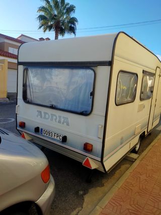 Caravana Adrià 750