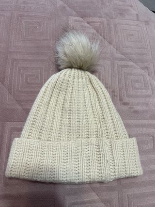 Gorro lana beige con pompon