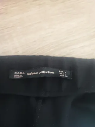 Leggings Realza Figura Negro con Raya Roja