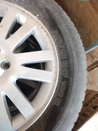 3 Neumáticos 235/65 R17 104H  4 llantas volvo