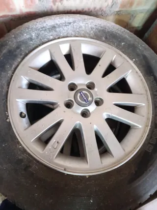 3 Neumáticos 235/65 R17 104H  4 llantas volvo