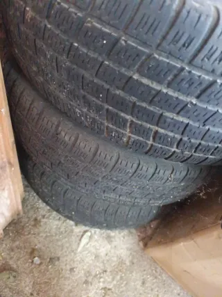 3 Neumáticos 235/65 R17 104H  4 llantas volvo