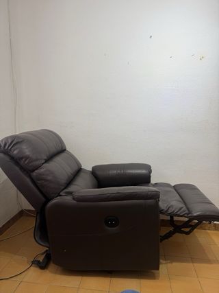 Sillón reclinable de piel marrón