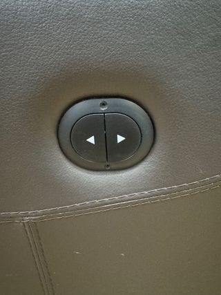 Sillón reclinable de piel marrón