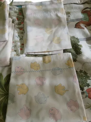 Ropa de cama para bebé: sábanas y cojín