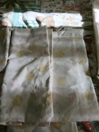 Ropa de cama para bebé: sábanas y cojín