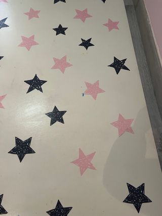 Alfombra vinílica estrellas rosa y negro