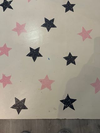 Alfombra vinílica estrellas rosa y negro