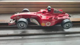 Macchina da corsa rossa giocattolo