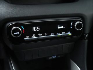 Toyota Yaris 1.5 e-CVT 116CV 120H Active Plus