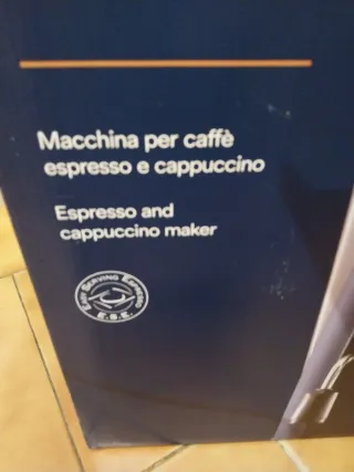 Macchina caffè espresso e cappuccino DeLonghi