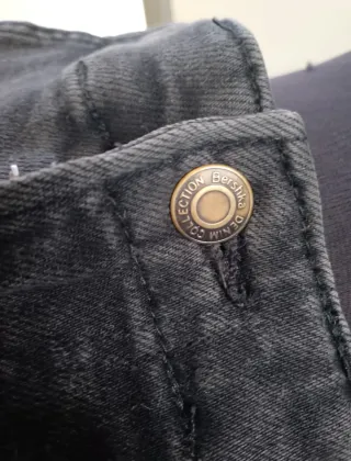 Falda de cuadros gris y roja