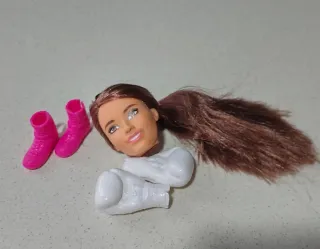 Cabeza Barbie con Botas y Guantes