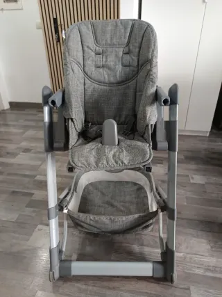Trona de bebé gris