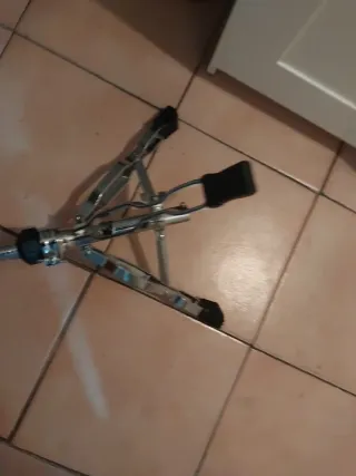 Banqueta de batería ajustable