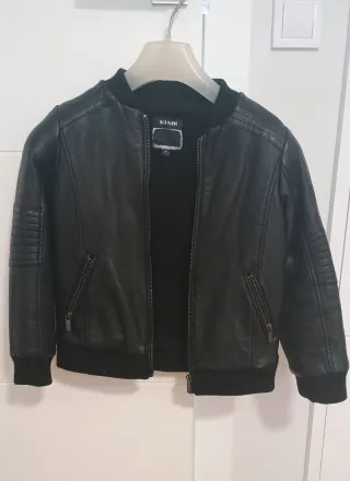 Cazadora de cuero negra talla 8 años