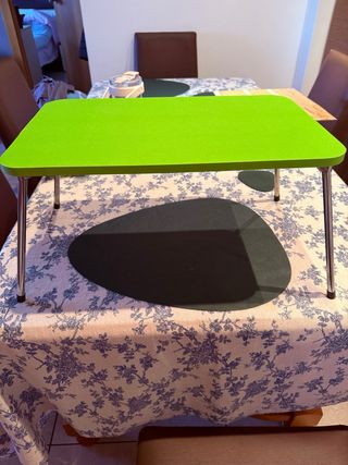 Mesa plegable auxiliar de cama