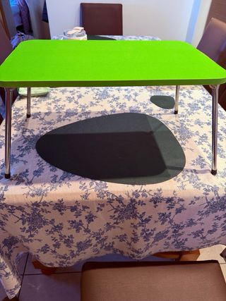 Mesa plegable auxiliar de cama