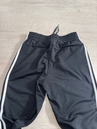 Pantalón Adidas Negro con Rayas Blancas