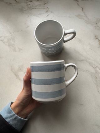 Lote 2 tazas azules y blancas