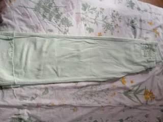 Pantalones vaqueros Mango verdes