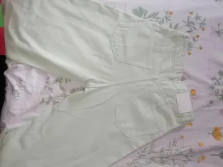 Pantalones vaqueros Mango verdes