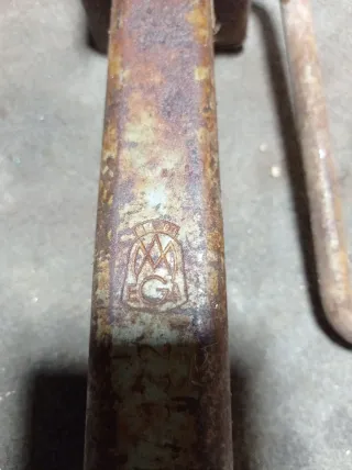 Gato antiguo Seat 1500 / 1430