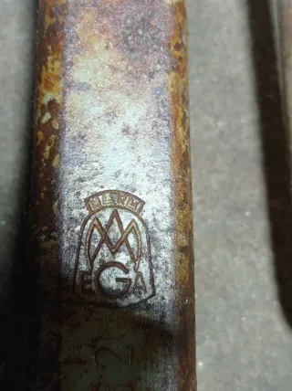 Gato antiguo Seat 1500 / 1430