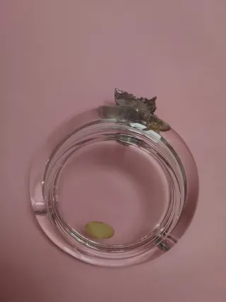 N 2 posaceneri in cristallo.uno con decoro floreal